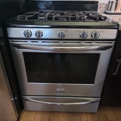 Frigidaire Gallery Stainless 5 Burner 30" Gas Range