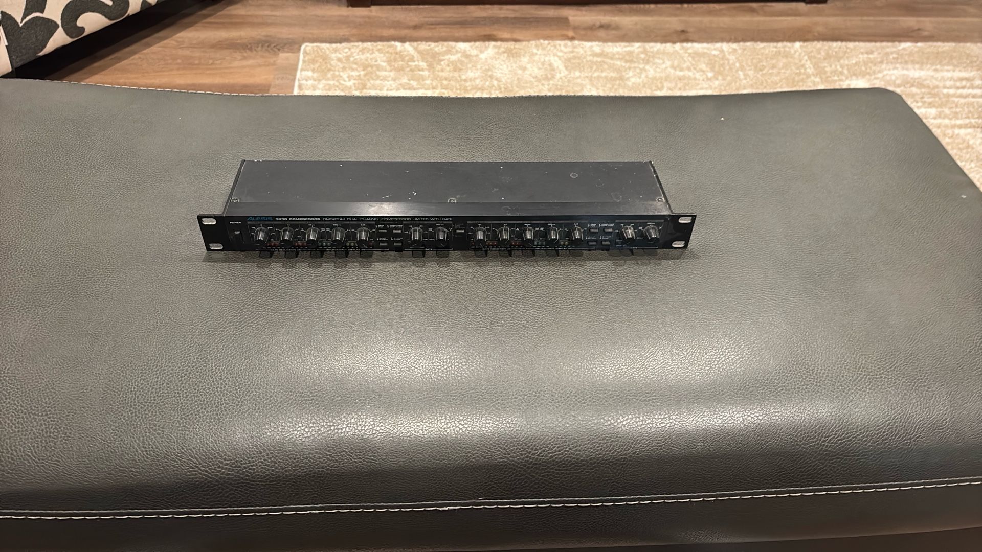 Alesis 3630 Compressor