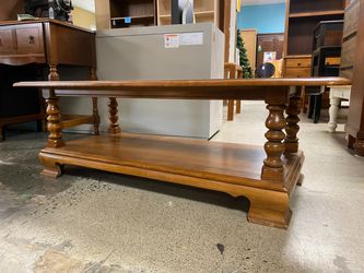 2-Tiered Colonial Coffee Table