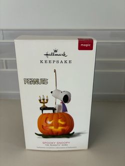 Hallmark Keepsake Spooky Snoopy Halloween Ornament