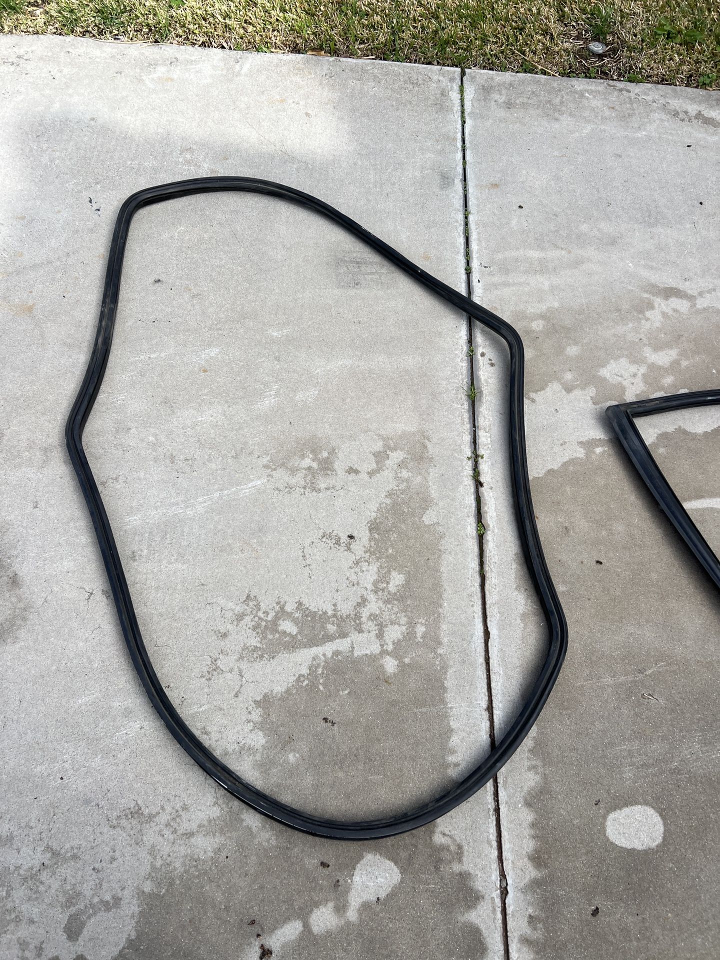 E30 Front And Rear Windshield Seals
