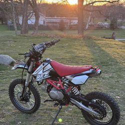 Price 1,200$   Comes with a front bag, plus front and rear lights Has a Phone Holder And  A New Carb Installed Best Offer Gets It 