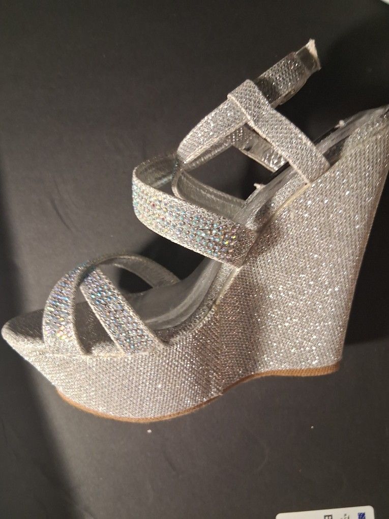 Cathy DIN SIZE 7 SPARKLING PLTFORM HEELS