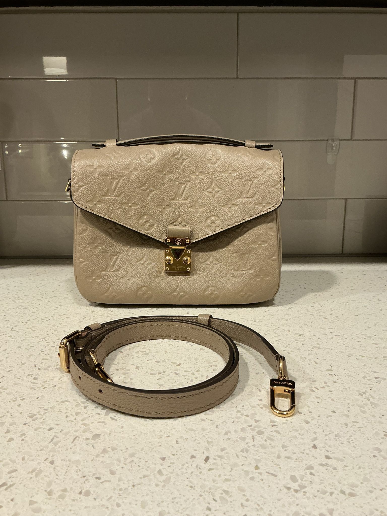 Louis Vuitton Pochette Métis in Turtledove Empreinte