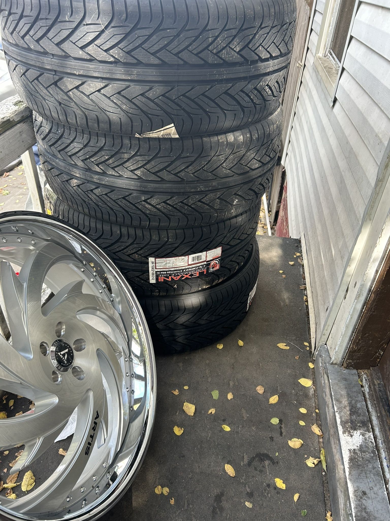 26 Inch Staggered Rims