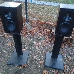 KLIPSCH WB14 WIRED BOOKSHELF SPEAKERS WITH STANDS AND KLH E10 POWERED SUBWOOFER $600 FINAL PRICE 