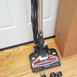 NEW cond SHARK DUO CLEAN MODEL VACUUM   , WITH ATTACHMENTS  POWERFUL SUCTION. , WORKS EXCELLENT  , IN THE BOX 