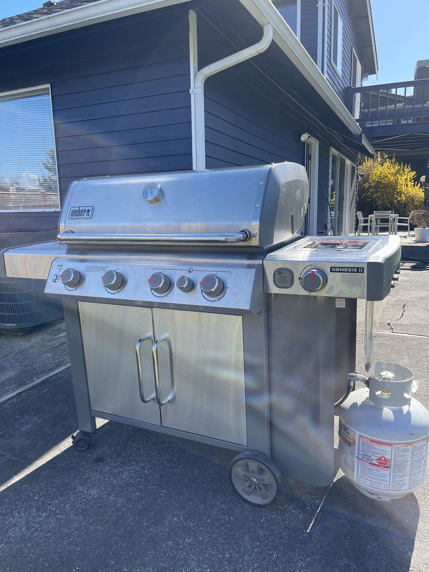 Like New Weber Genesis 2 II S-435