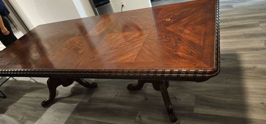 Dining table for 8 seats FREE