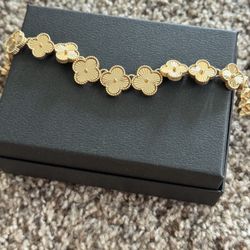 Van C Dupe Necklace 