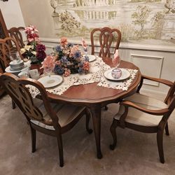 Dinning Room Table With Chairs 