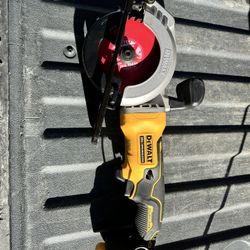 DEWALT ATOMIC 20V MAX* Circular Saw, 4-1/2-Inch