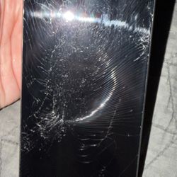 iPhone 15 Pro Max 256gb cracked screen