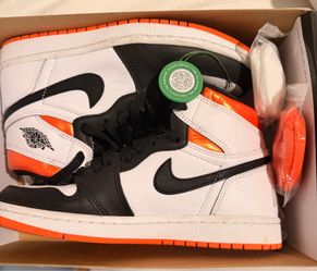 Air Jordan Orange size 8 women’s