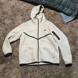 grey nike tech