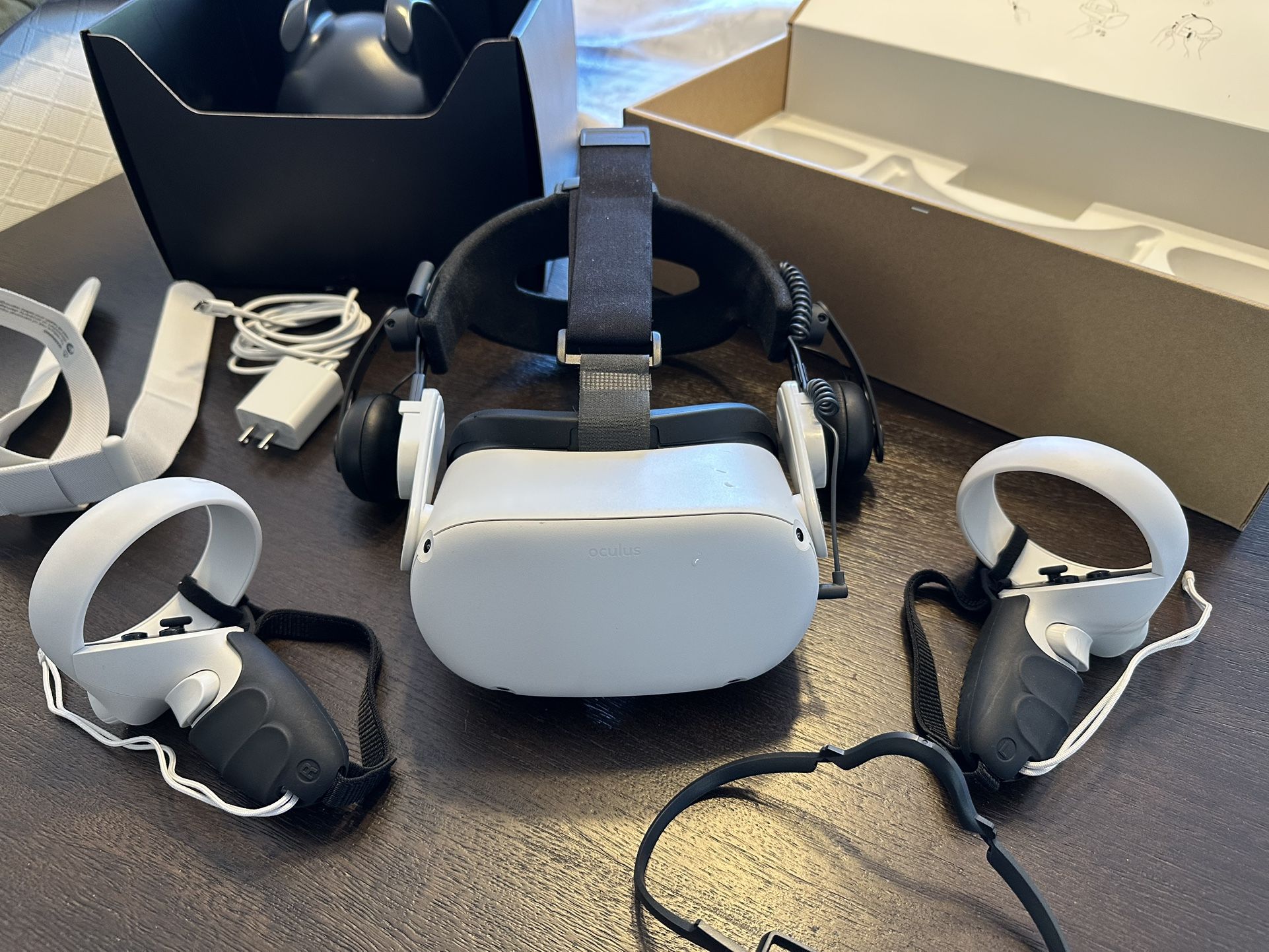 Oculus Quest 2 VR - 256GB – Deluxe Package!