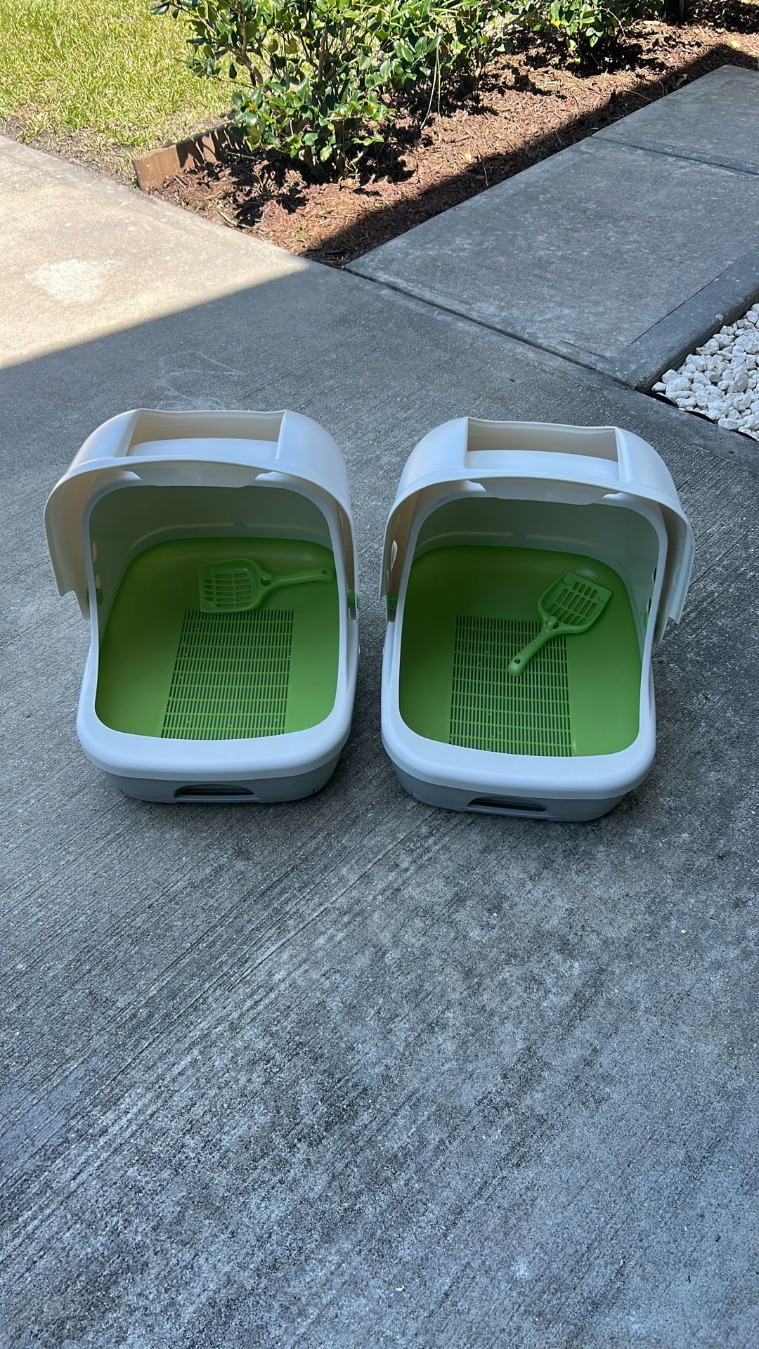Cat Litter System 2 Sets Like New!