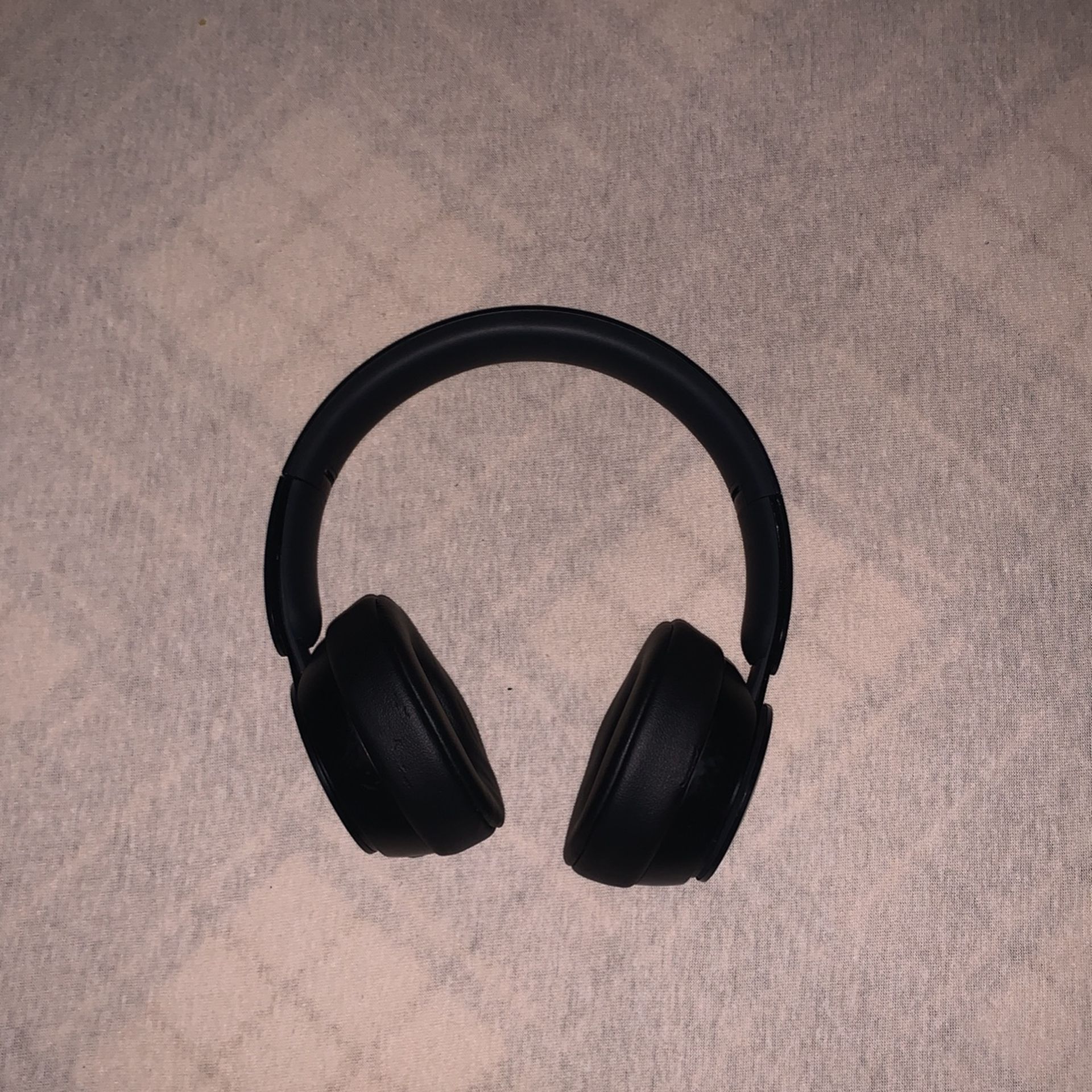 Beats Solo Pro (FOR PARTS/NOT WORKING)