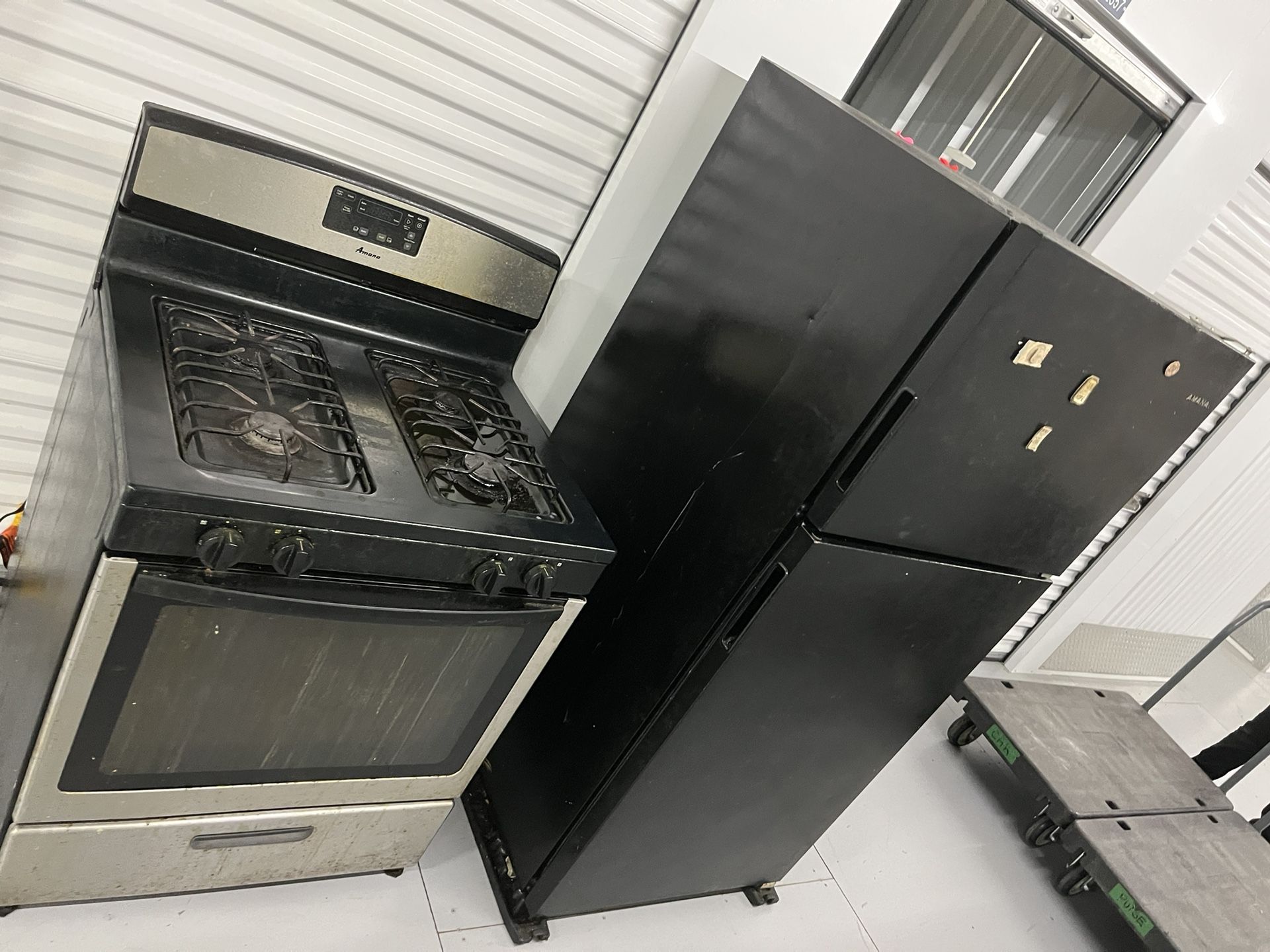 Amana Refrigerator And Stove Set (gas)