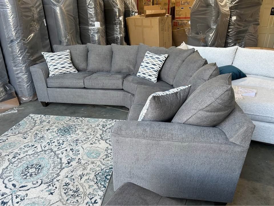 Beautiful Gray Sectional Couch / Fast Delivery!!!!