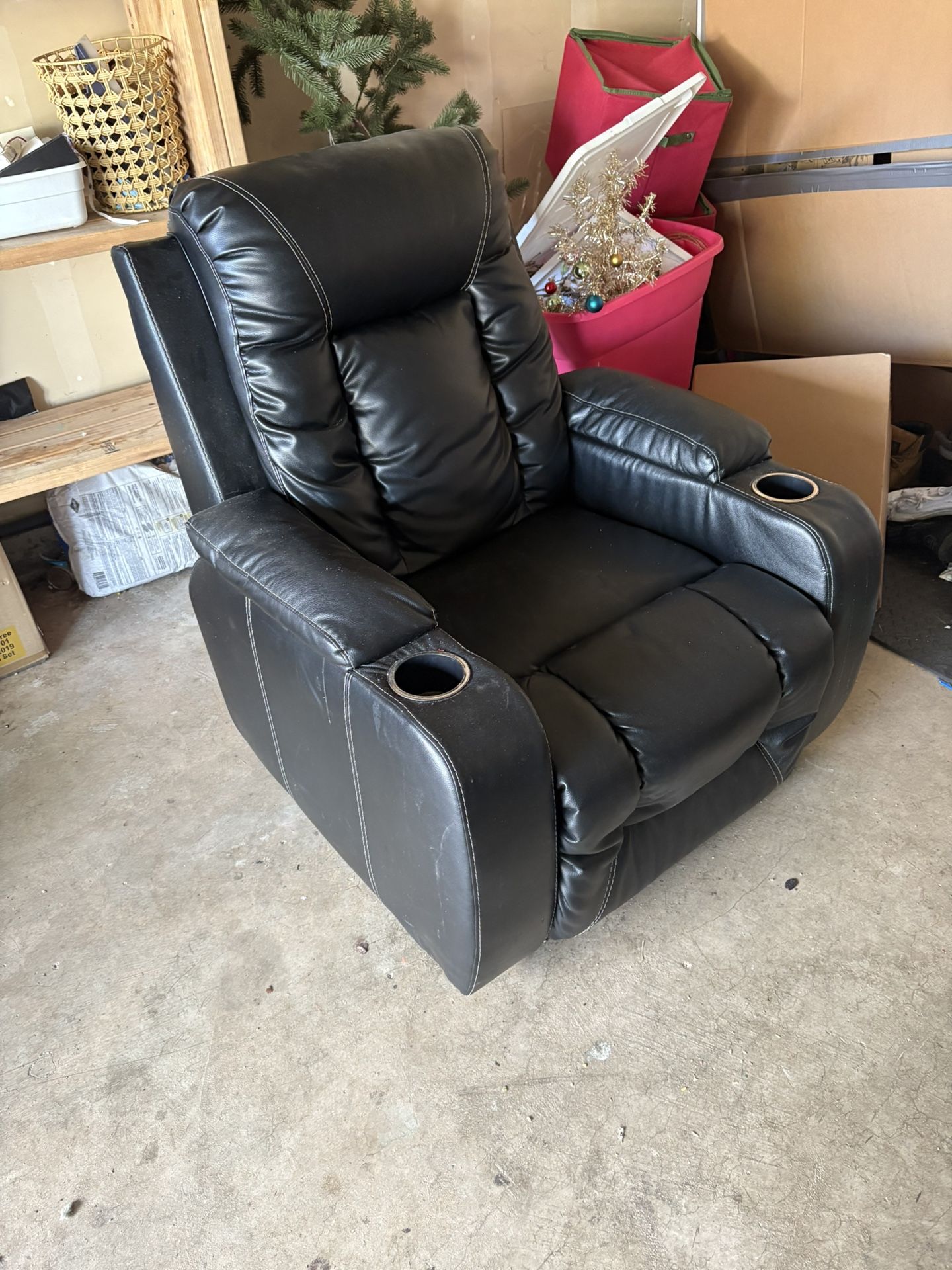 FREE RECLINERS