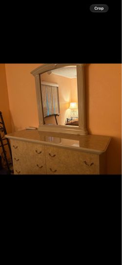 Dresser w mirror
