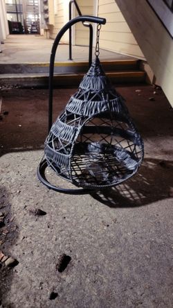 Wicker Cat Bed W/iron Frame