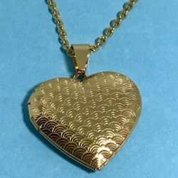 Ladies Heart Locket Necklace With Chain Gold On Stainless Steel *Ship Nationwide Or Pickup Boca Raton