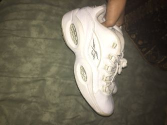 Sz 10.5 low top reebok