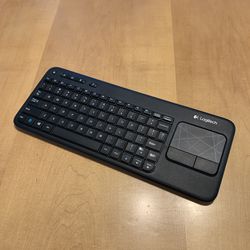 Logitech K400r Wireless Keyboard with Integrated Trackpad 