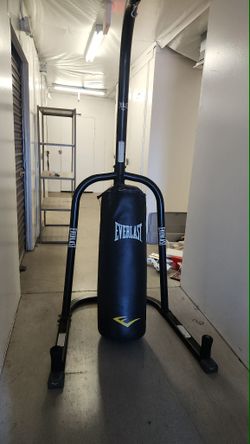 Single station heavy duty stand with 100 lbs bag