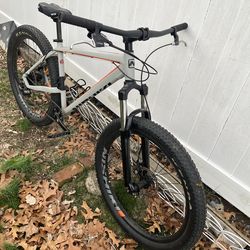 Nishiki Colorado 27.5+ mountain bike