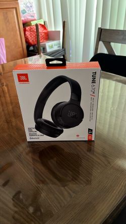 JBL noise cancelling headphones