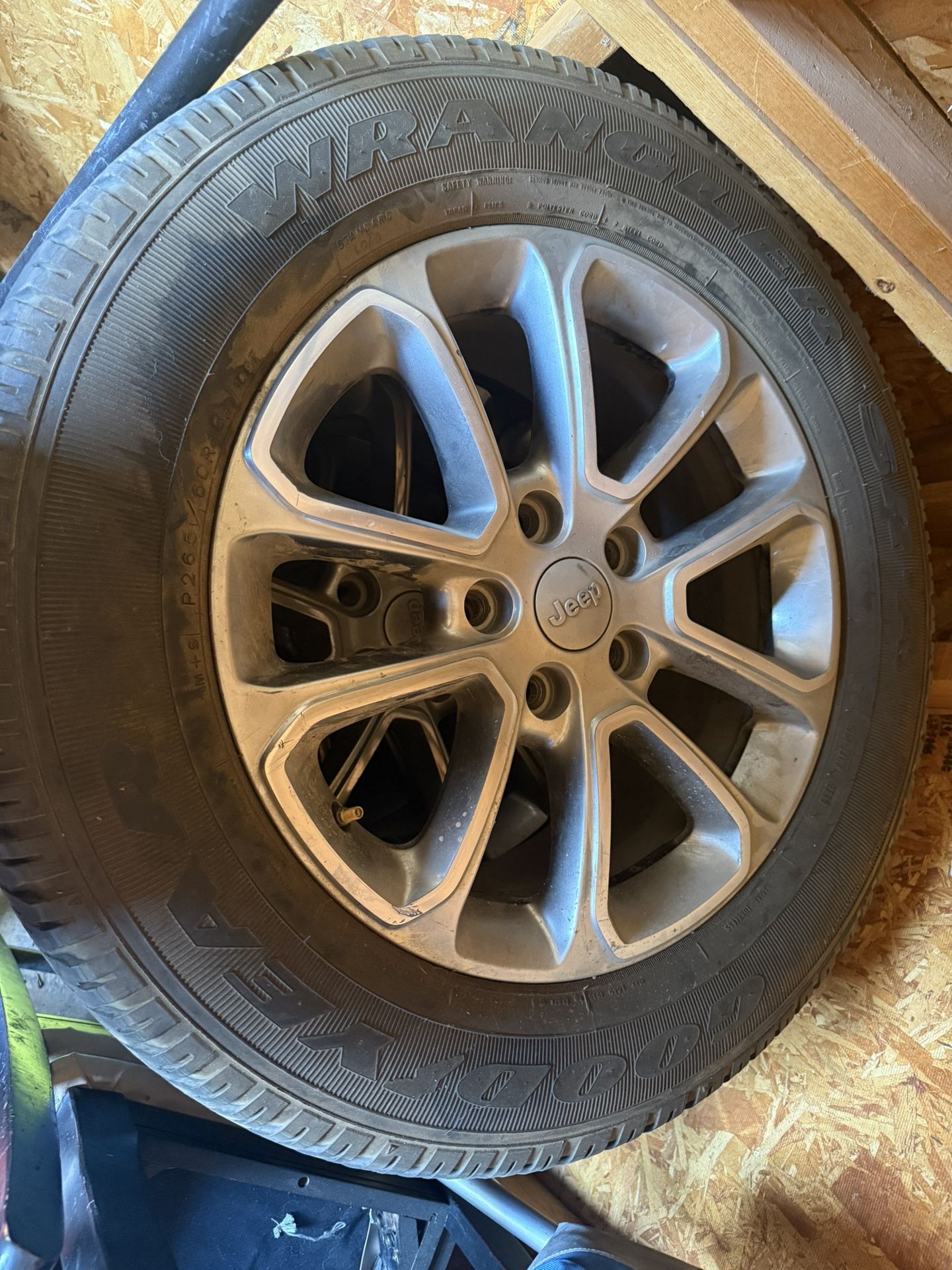 Jeep Grand Cherokee Stock Rims And Tires 18”