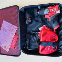 Milwaukee M12 FUEL 12-Volt Lithium-Ion Brushless Cordless 1/2 in. Hammer Drill Kit with 1 Compact 2.0Ah Battery Pack and 1 Charger