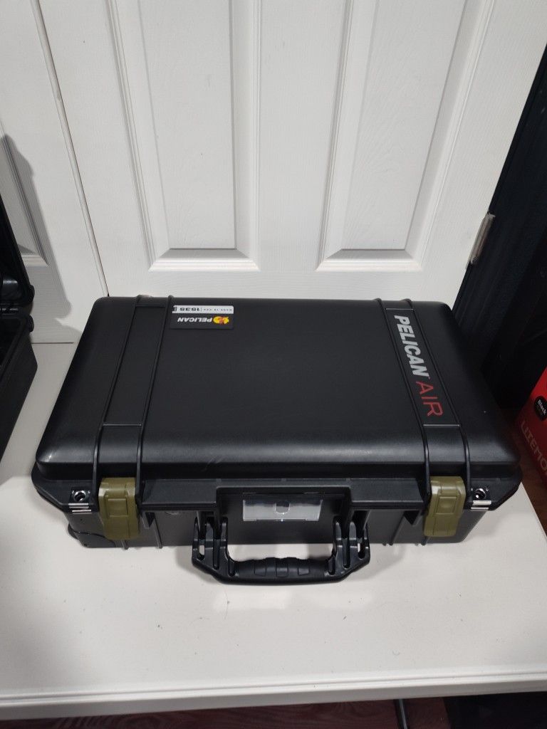 Pelican 1535 With Padded Divider