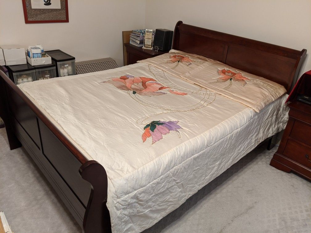 Beautiful Mahogany Bedroom Set with Queen Bed