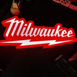 Milwaukee Power Tools Garage Light
