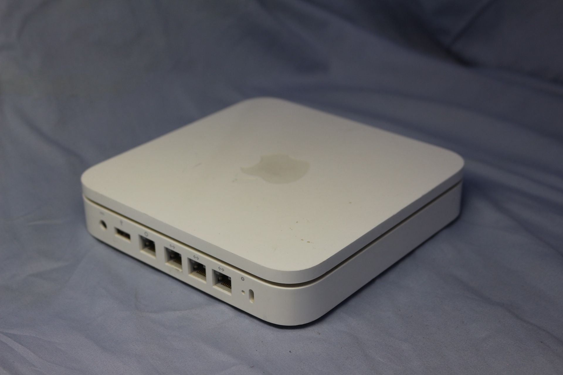 Apple AirPort Extreme Base Station Dual Band WiFi Router Model A1408 or A1521