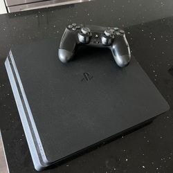 PlayStation 4 Slim 