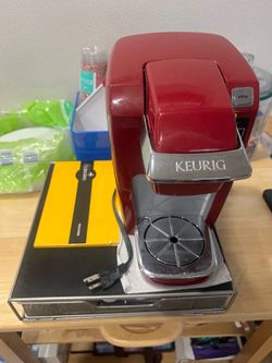 KEURIG Coffee Maker w/ Pod Tray