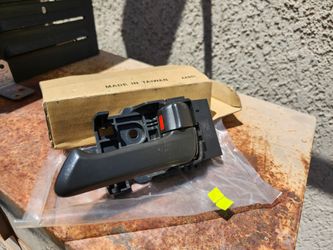 Door handle chevy Colorado 2005