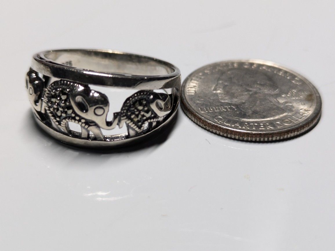 925 Marcasite 3 Elephant Ring, Like New Vintage  