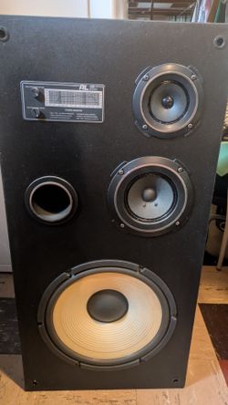 Vintage Retro pair speakers, walnut veneer, 32Hx9.5Dx15w
