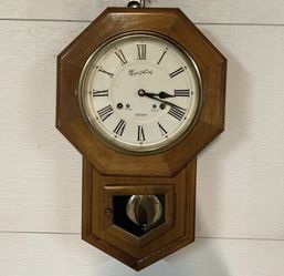 MONTGOMERY WARD 30 DAY CHIMING WALL CLOCK