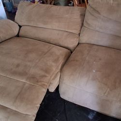 Title:Furniture Of America
Dual electric reclining loveseat, model F8797M