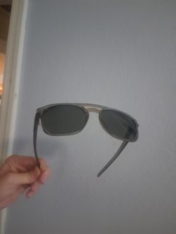 Oakley slight prescription sunglasses like new