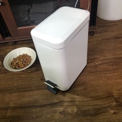 Small Waist Can 12” Tall w/ Removable Plastic Liner 