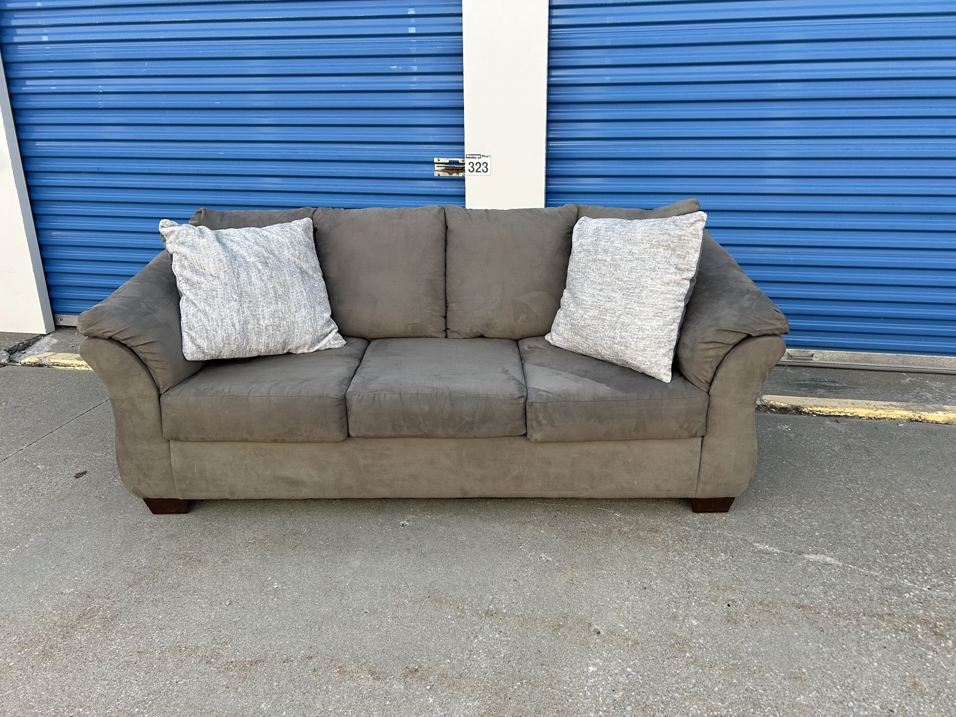 FREE DELIVERY πππ Super Nice Couch