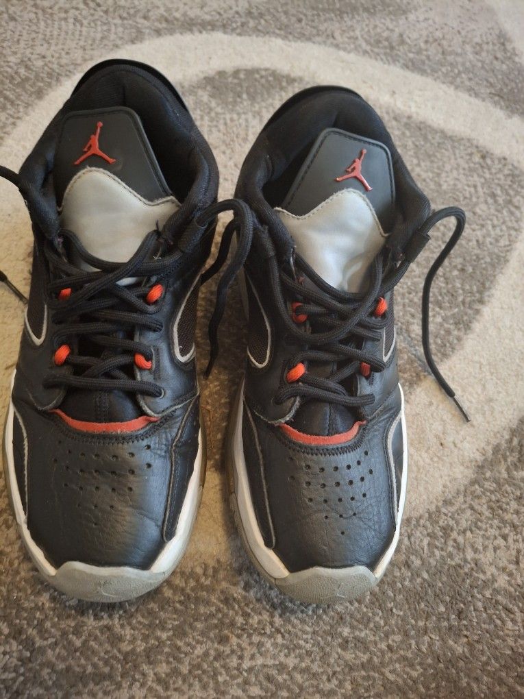 NIKE AIR JORDANS MEN'S SIZE 8 1/2 $20